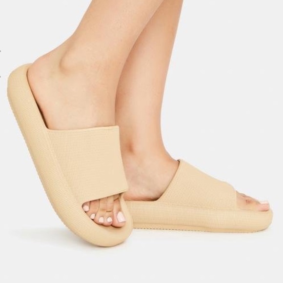 Steve Madden Shoes - STEVE MADDEN Squishy Scuba Slides Peep Toe Foam Platform Sandals Tan Size 9